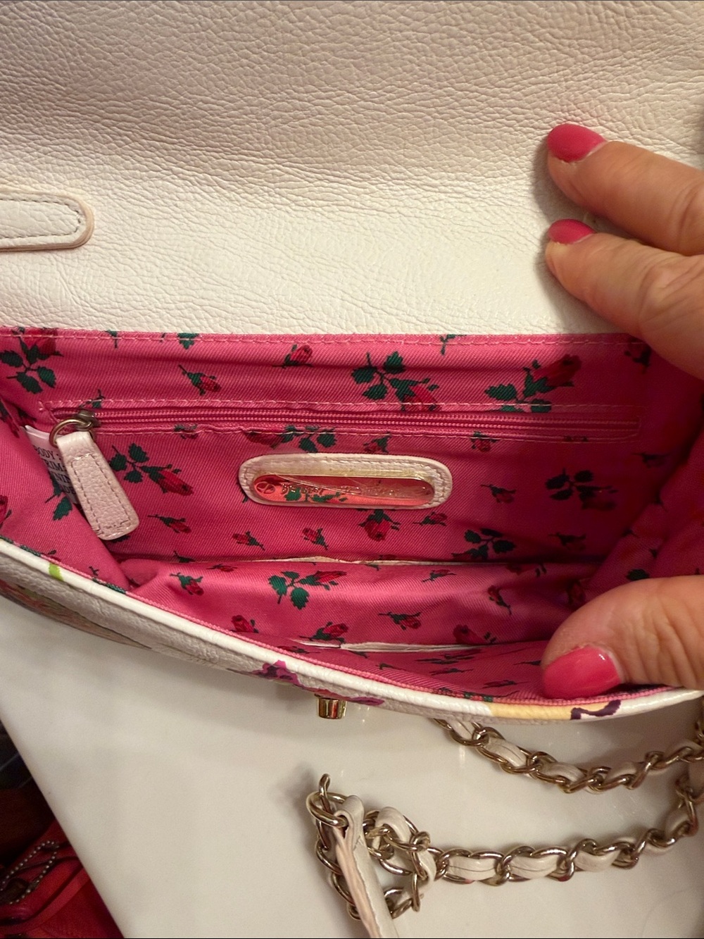 Betsey Johnson White Floral Crossbody with Gold Chain - Picture 4 of 7